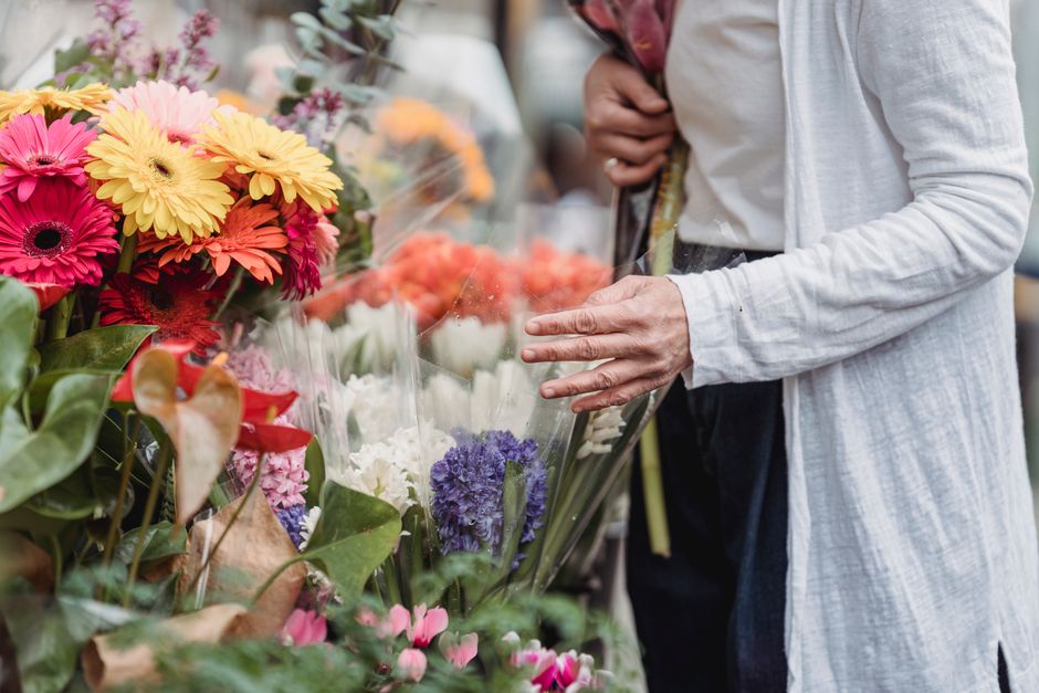 How to Buy Fresh Flowers Online and Actually Have Them Arrive Alive
